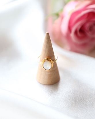 Bague en pierre de nacre et plaqué or ajustable