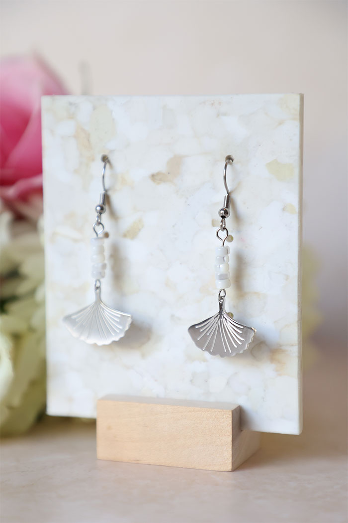 Gina 1 Boucle d'oreille Gina argentée et nacre