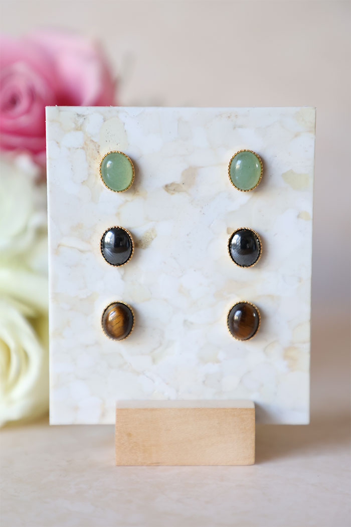 Eloïse 4 Puce d'oreille, boucles d'oreilles ovales en pierre et plaqué or, fantaisie chic. hématite