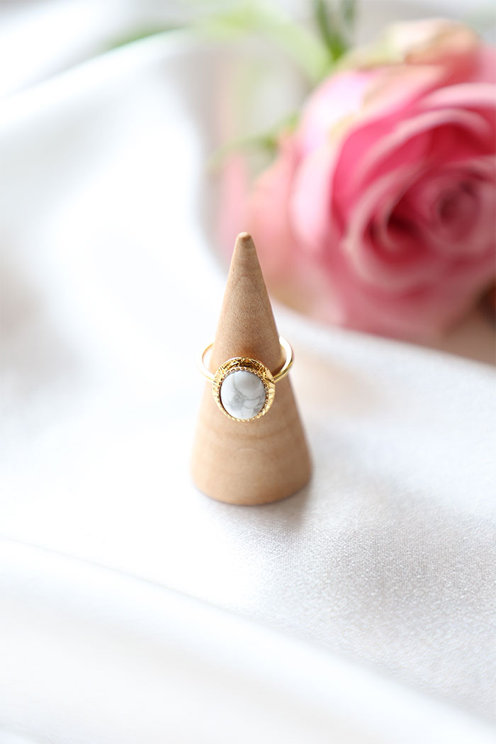 Rachel 11 Bague en pierre howlite et plaqué or ajustable