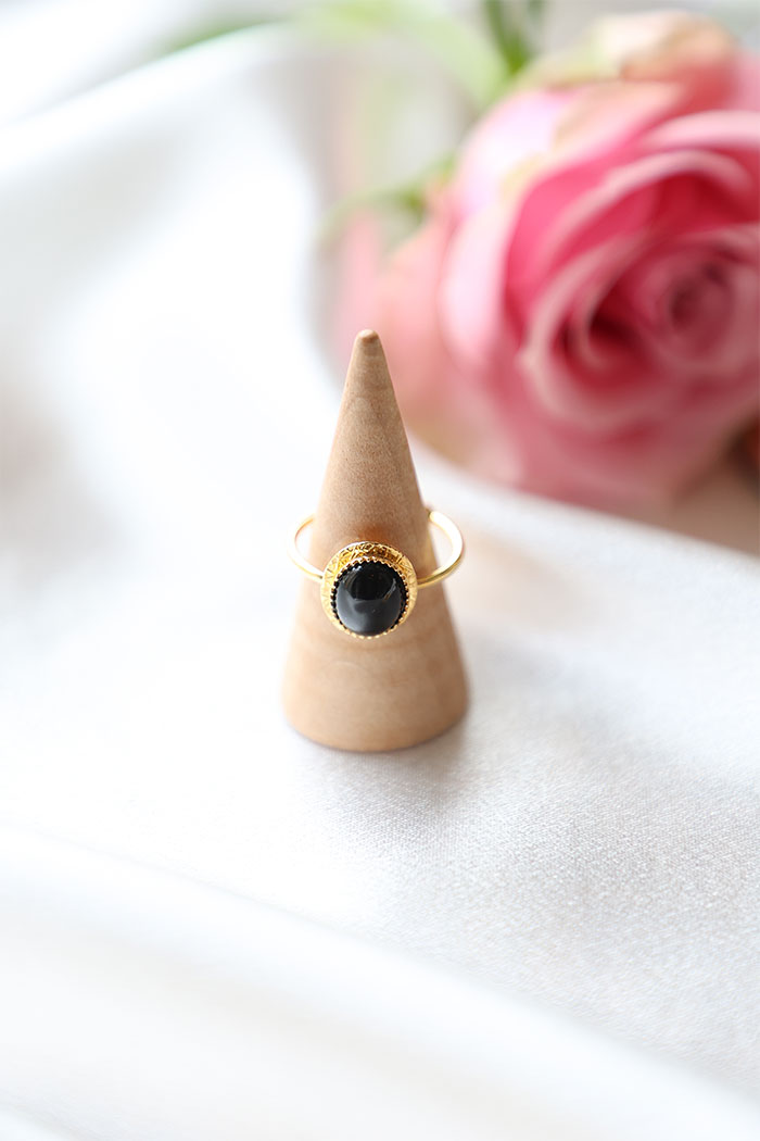 Rachel 8 Bague en pierre onyx et plaqué or ajustable