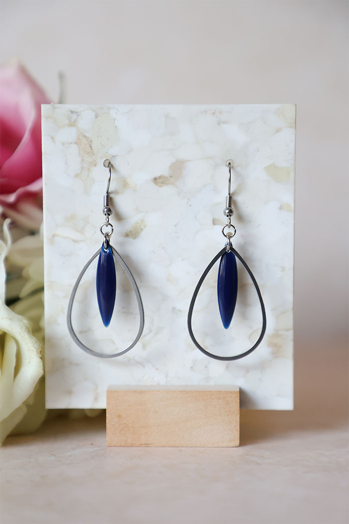 Zoé 1 Boucle d'oreille argentée et bleu nuit